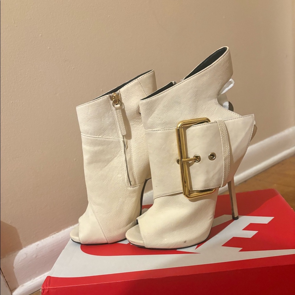 Giuseppe Zanotti White Calfskin Buckled Booties